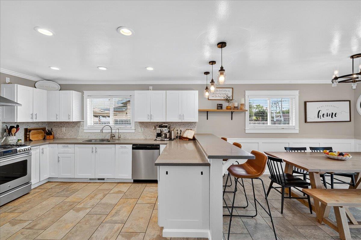 Detail Gallery Image 12 of 44 For 877 San Simeon Dr, Salinas,  CA 93901 - 4 Beds | 2 Baths