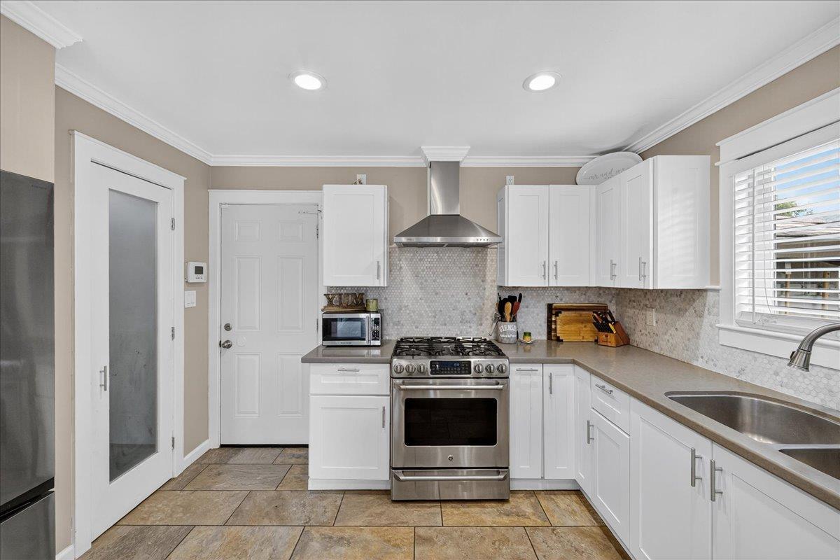 Detail Gallery Image 13 of 44 For 877 San Simeon Dr, Salinas,  CA 93901 - 4 Beds | 2 Baths