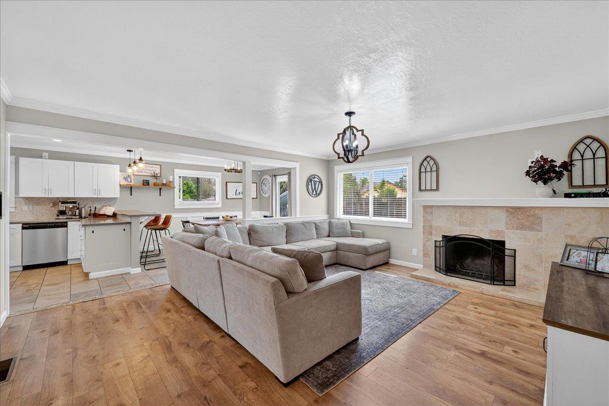 Detail Gallery Image 5 of 44 For 877 San Simeon Dr, Salinas,  CA 93901 - 4 Beds | 2 Baths