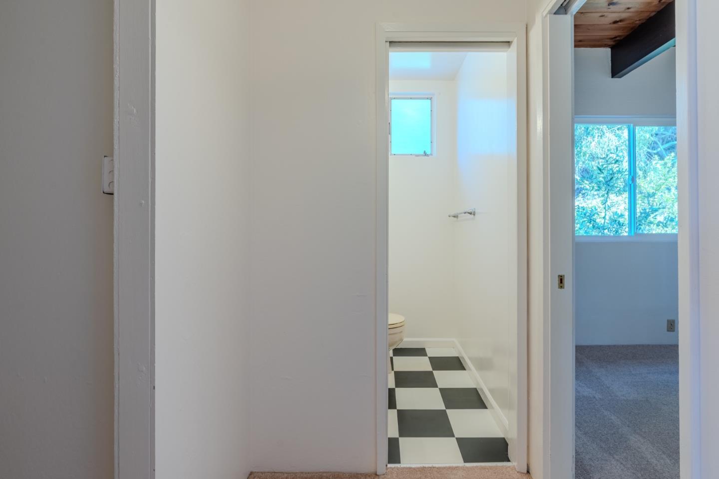 Detail Gallery Image 19 of 30 For 990 Mirador Ter, Pacifica,  CA 94044 - 2 Beds | 1/1 Baths