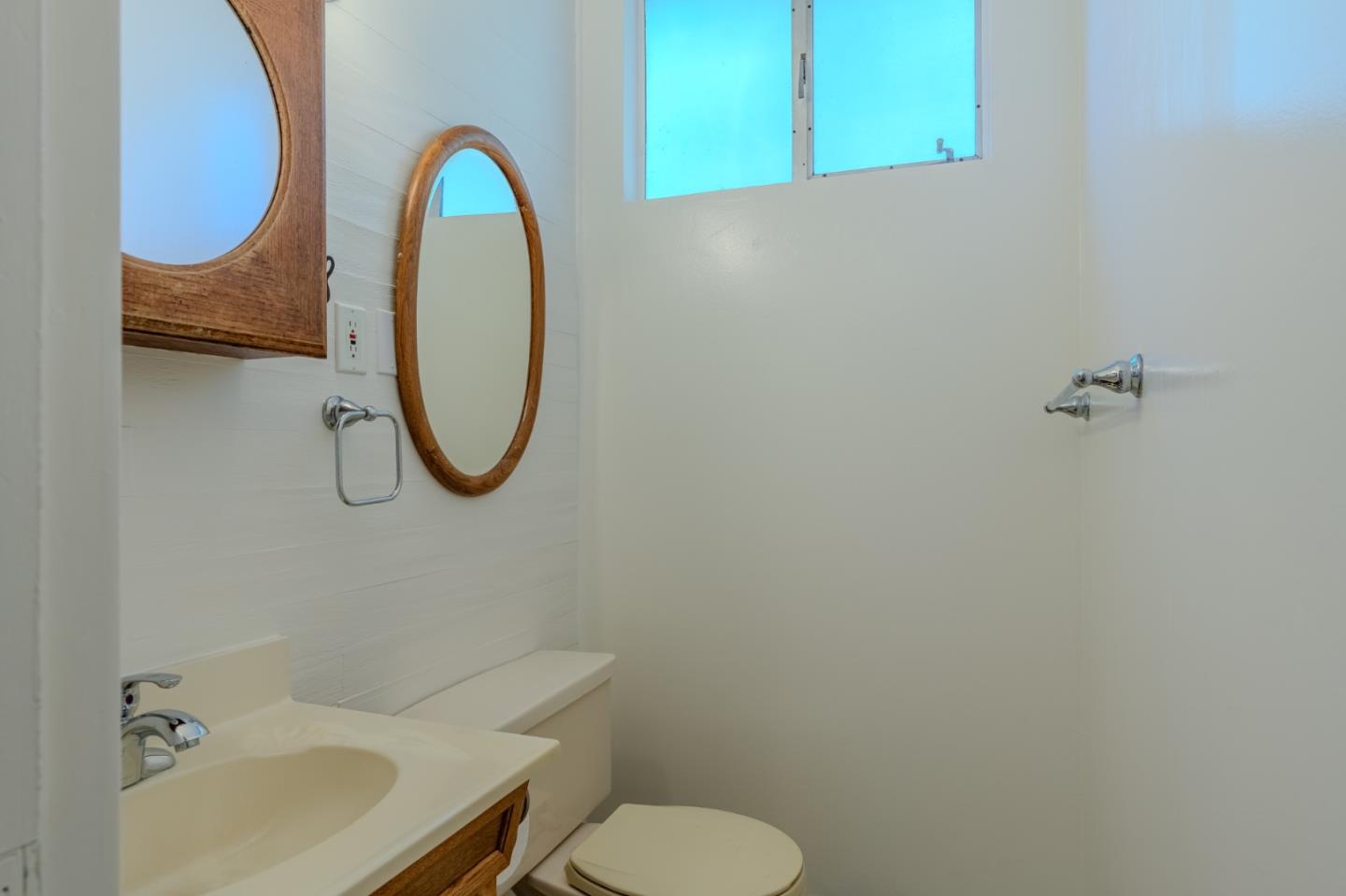 Detail Gallery Image 22 of 30 For 990 Mirador Ter, Pacifica,  CA 94044 - 2 Beds | 1/1 Baths