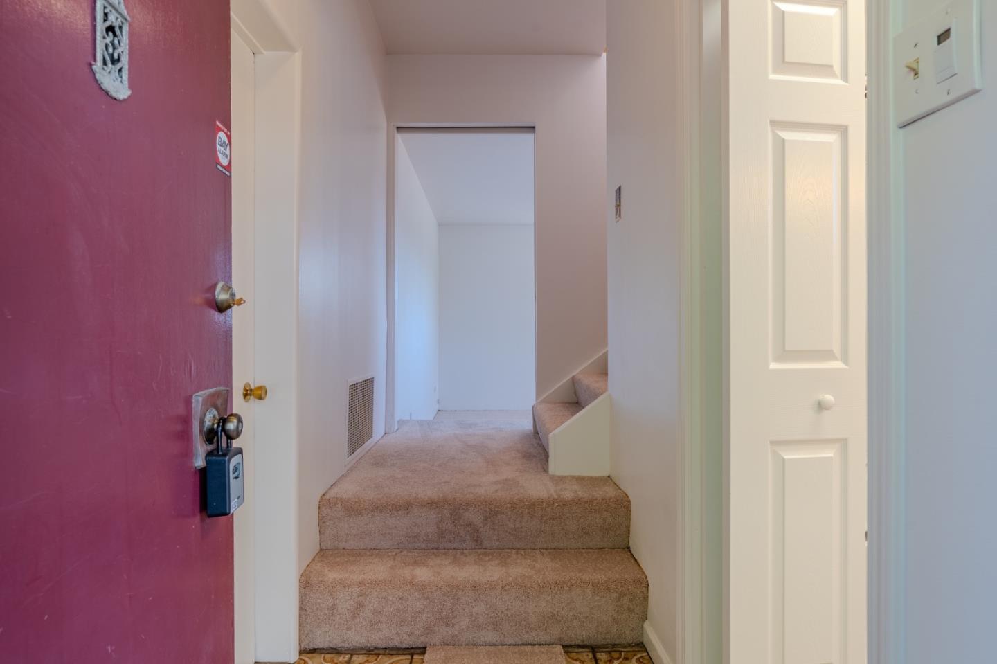 Detail Gallery Image 4 of 30 For 990 Mirador Ter, Pacifica,  CA 94044 - 2 Beds | 1/1 Baths