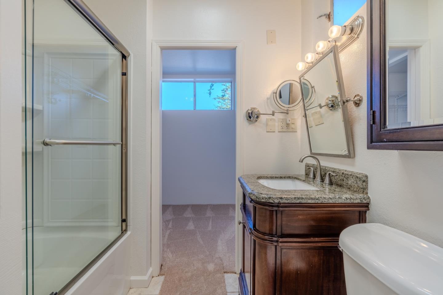Detail Gallery Image 5 of 30 For 990 Mirador Ter, Pacifica,  CA 94044 - 2 Beds | 1/1 Baths