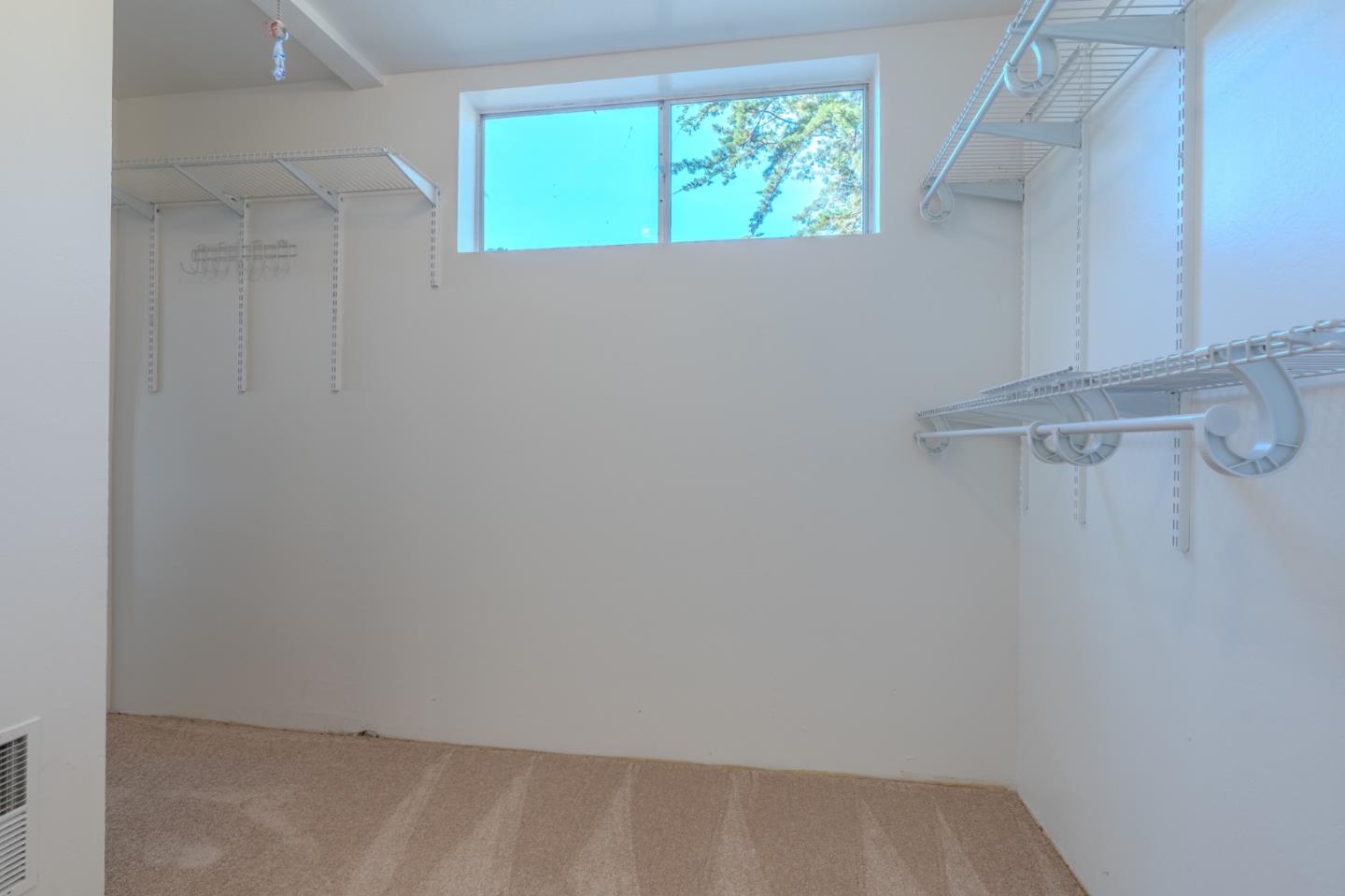 Detail Gallery Image 6 of 30 For 990 Mirador Ter, Pacifica,  CA 94044 - 2 Beds | 1/1 Baths