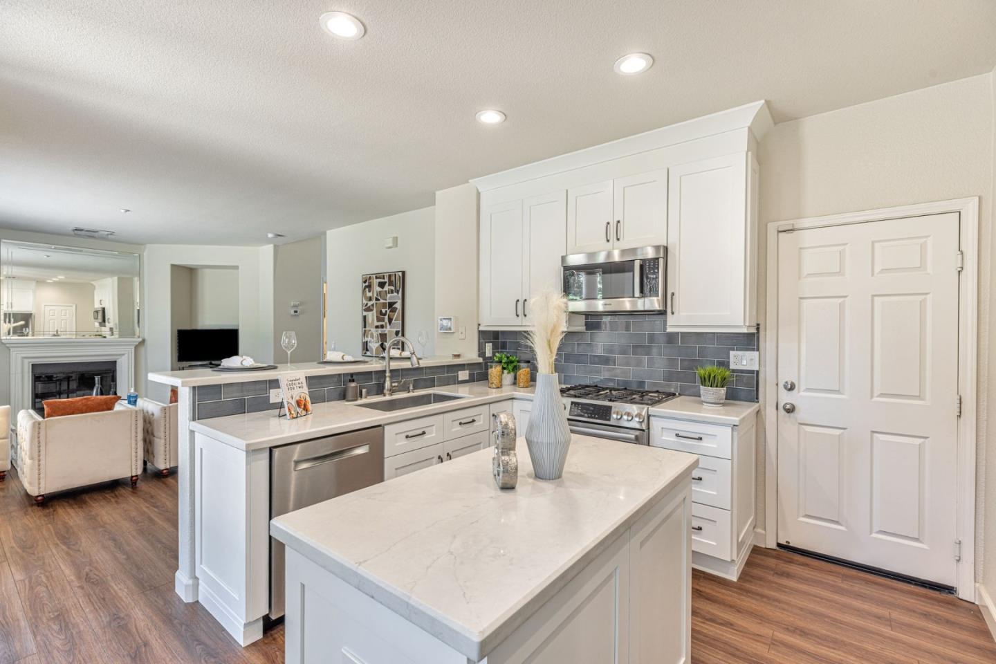 Detail Gallery Image 12 of 39 For 5889 Woodrose Way, Livermore,  CA 94551 - 4 Beds | 2/1 Baths