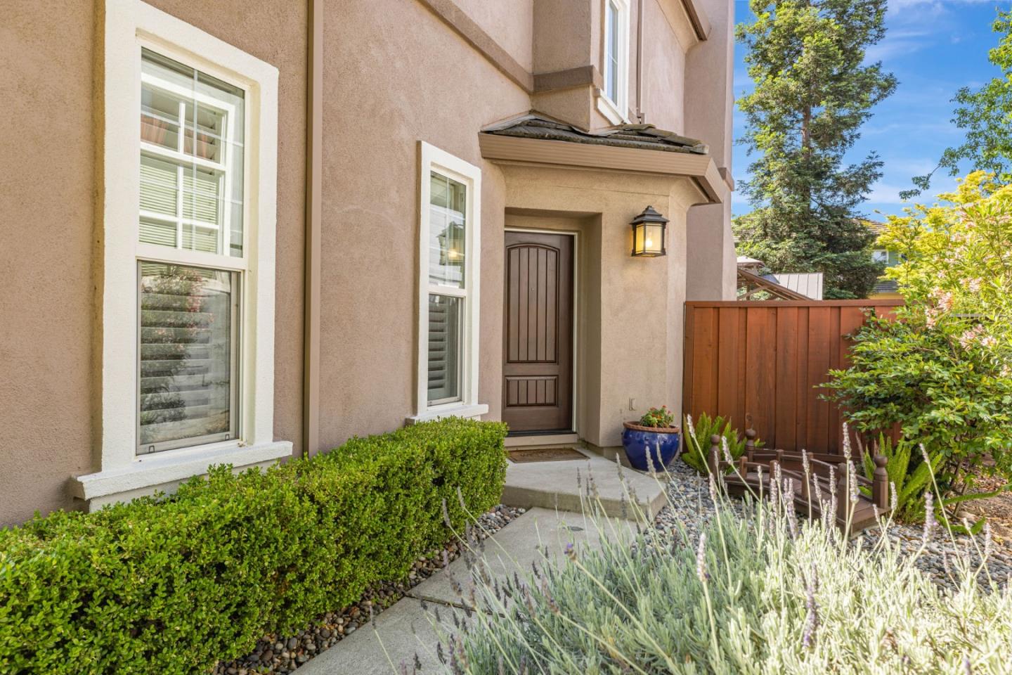Detail Gallery Image 4 of 39 For 5889 Woodrose Way, Livermore,  CA 94551 - 4 Beds | 2/1 Baths