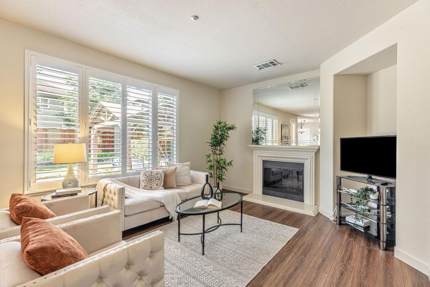 Detail Gallery Image 6 of 39 For 5889 Woodrose Way, Livermore,  CA 94551 - 4 Beds | 2/1 Baths