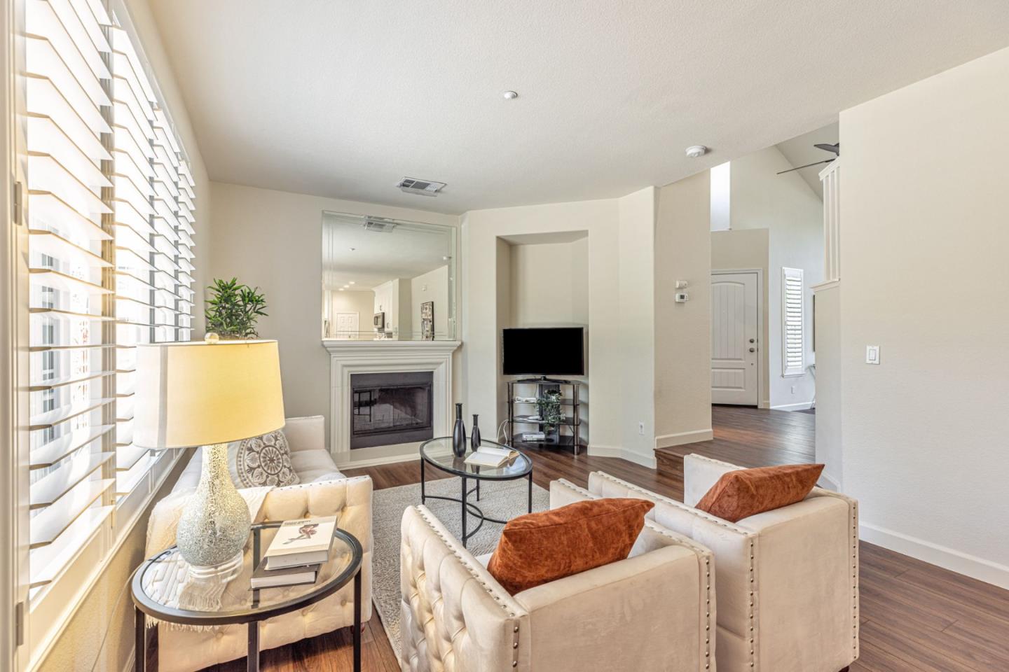 Detail Gallery Image 9 of 39 For 5889 Woodrose Way, Livermore,  CA 94551 - 4 Beds | 2/1 Baths