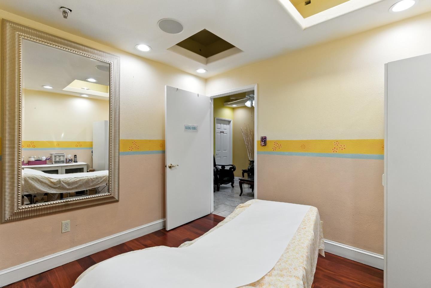 Detail Gallery Image 24 of 37 For 734 14th St #1,  San Francisco,  CA 94114 - – Beds | – Baths