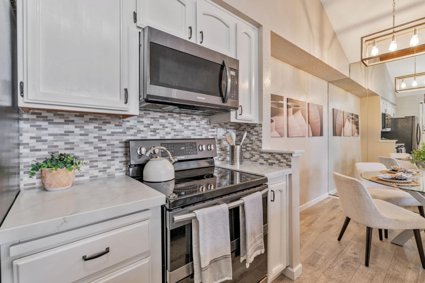 Detail Gallery Image 12 of 37 For 1542 Vista Del Sol, San Mateo,  CA 94404 - 2 Beds | 2 Baths