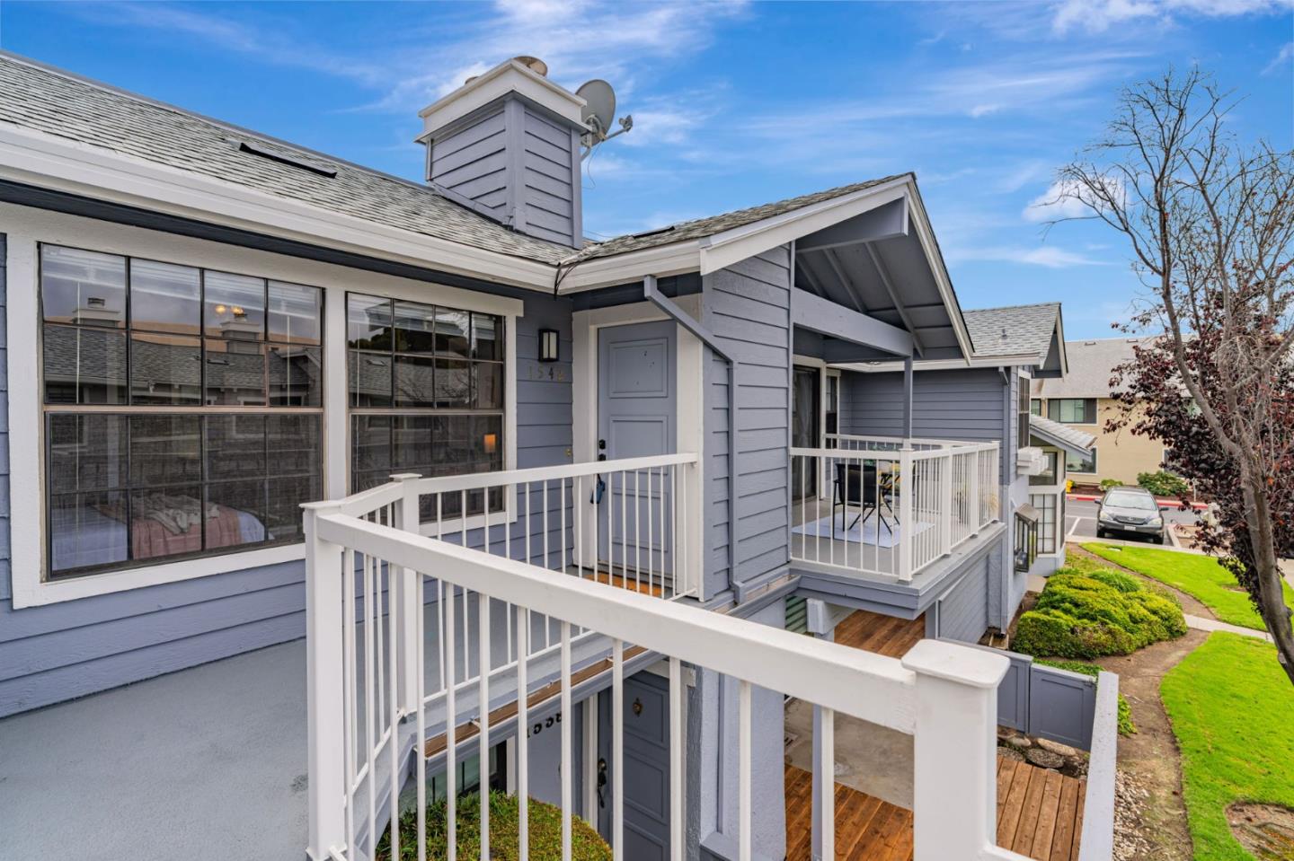 Detail Gallery Image 3 of 37 For 1542 Vista Del Sol, San Mateo,  CA 94404 - 2 Beds | 2 Baths