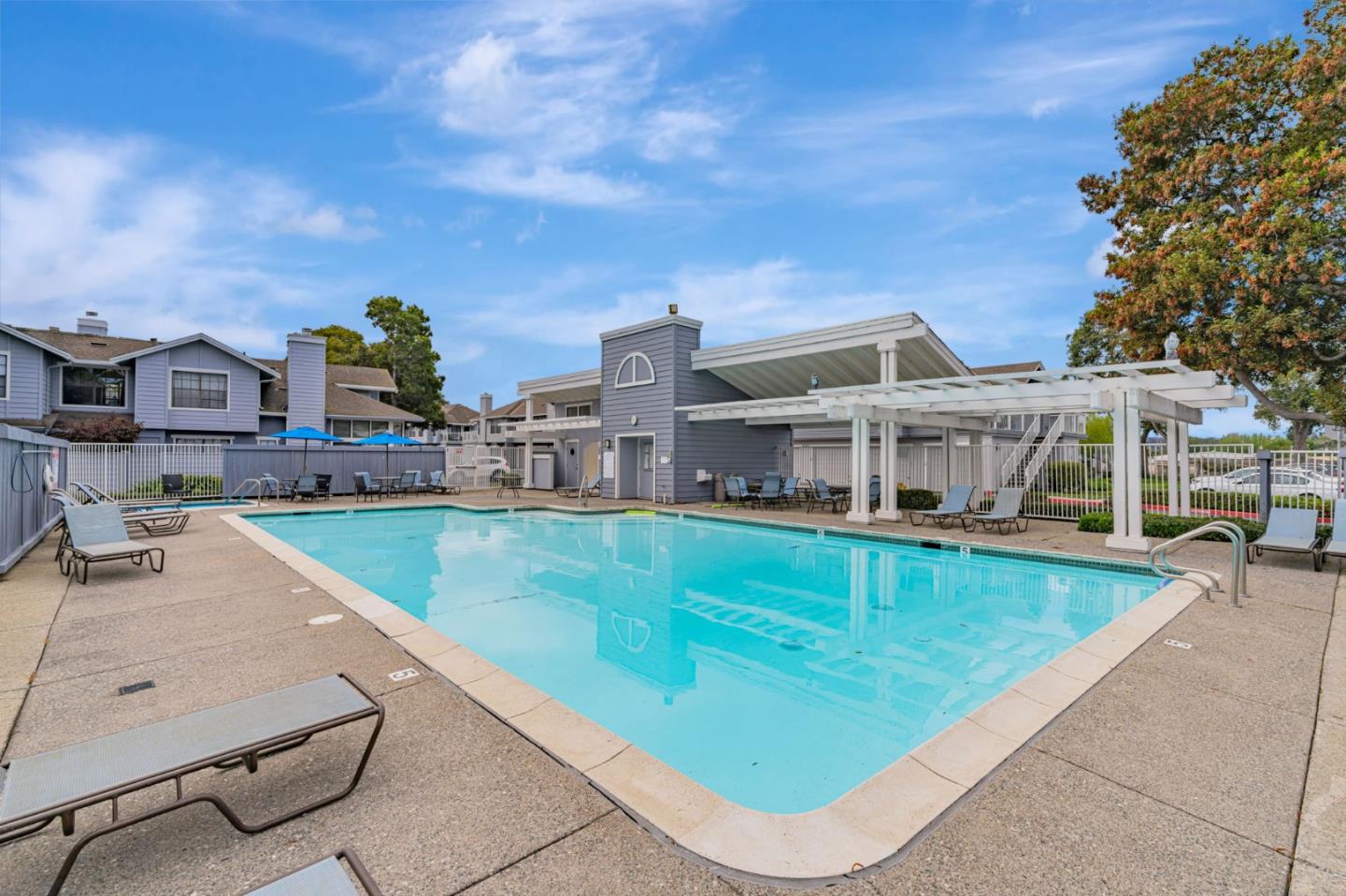 Detail Gallery Image 34 of 37 For 1542 Vista Del Sol, San Mateo,  CA 94404 - 2 Beds | 2 Baths