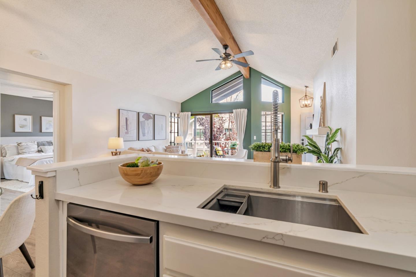 Detail Gallery Image 9 of 37 For 1542 Vista Del Sol, San Mateo,  CA 94404 - 2 Beds | 2 Baths