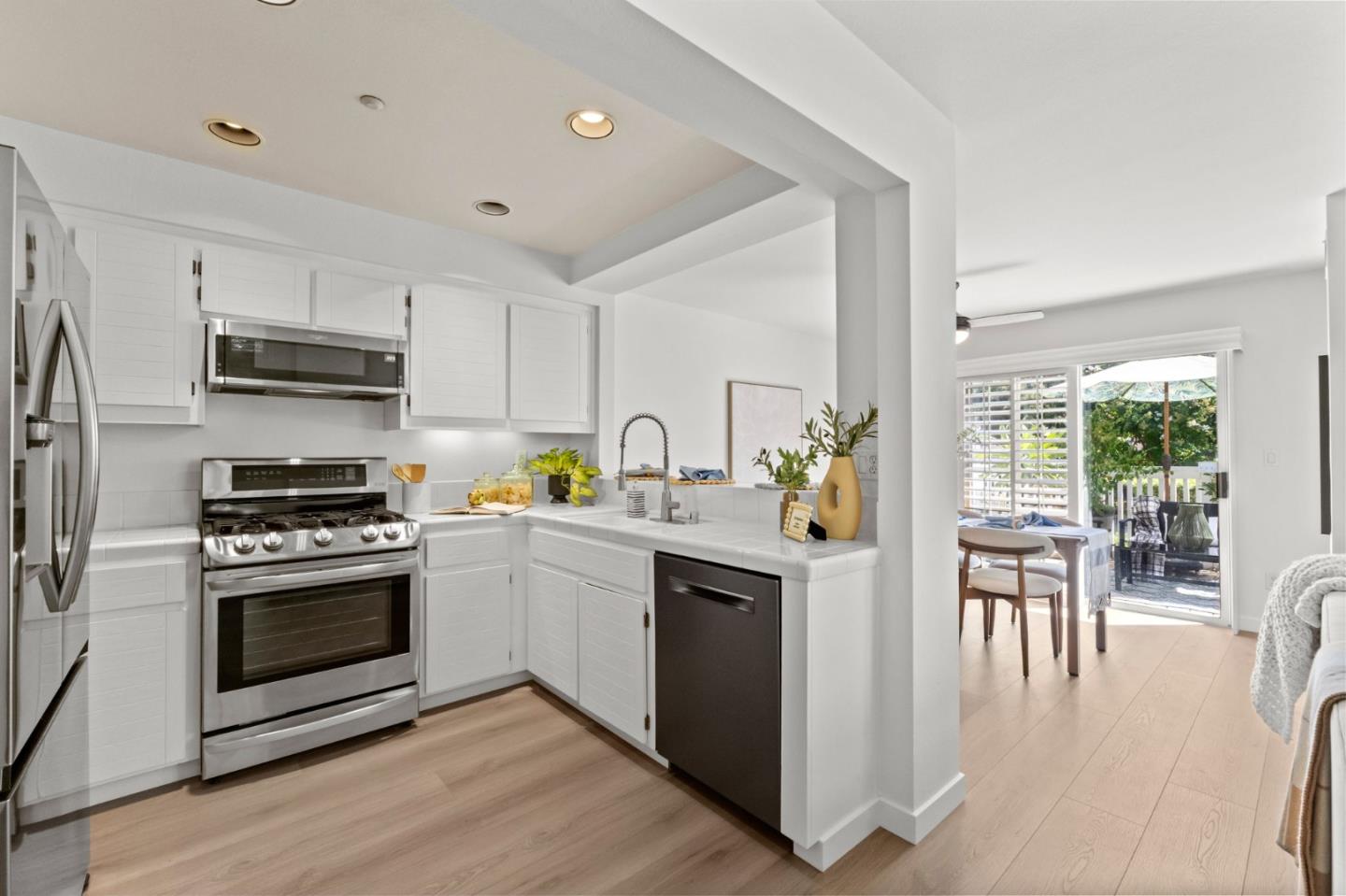 Detail Gallery Image 10 of 59 For 6978 Gregorich Dr #F,  San Jose,  CA 95138 - 3 Beds | 3 Baths