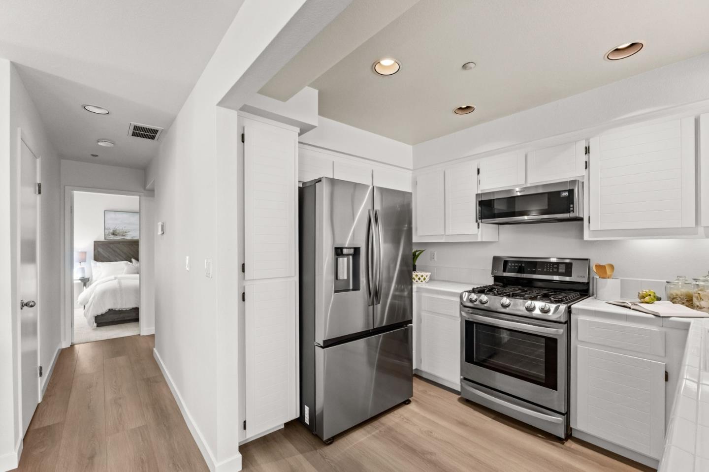 Detail Gallery Image 13 of 59 For 6978 Gregorich Dr #F,  San Jose,  CA 95138 - 3 Beds | 3 Baths