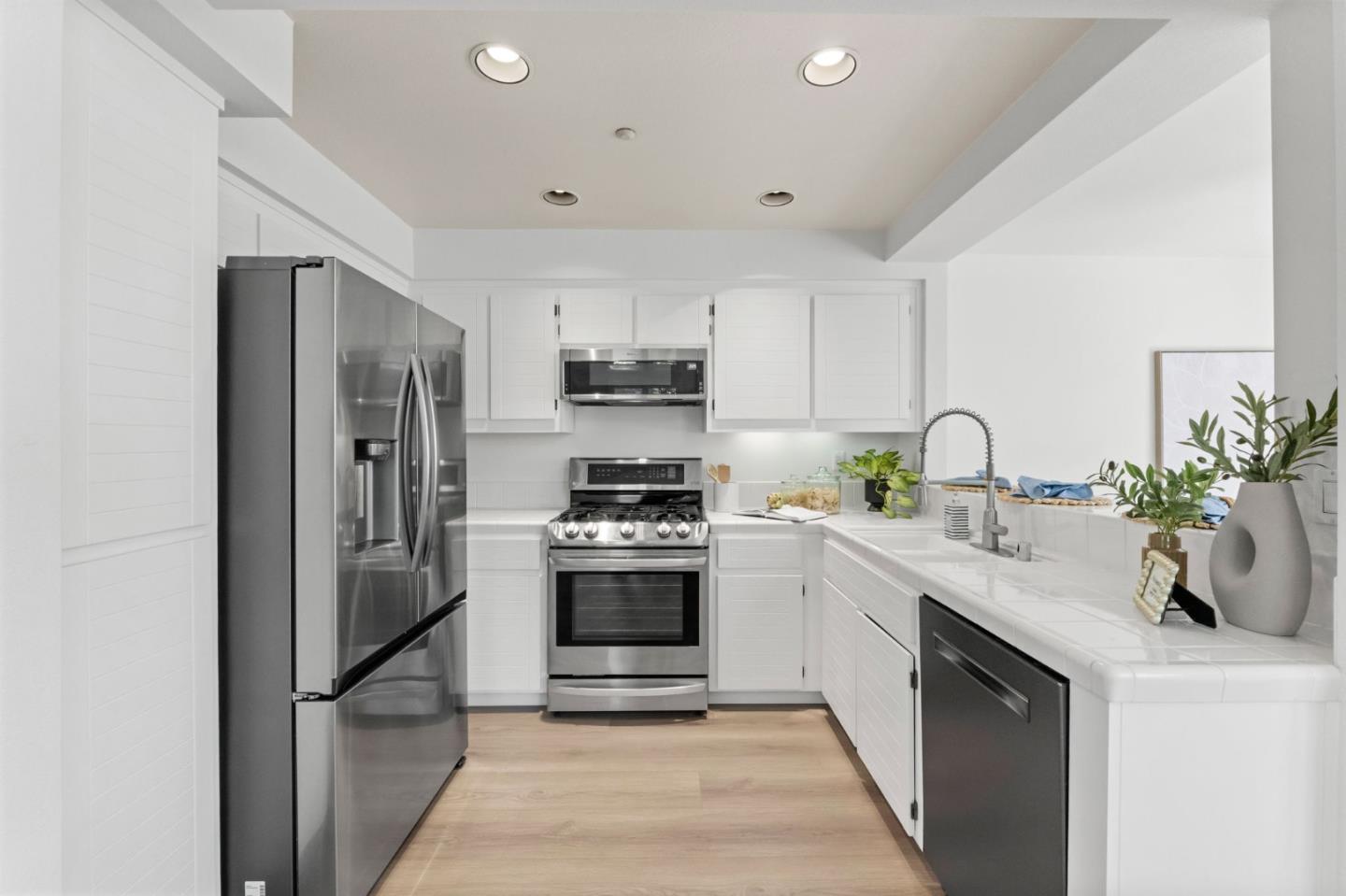 Detail Gallery Image 19 of 59 For 6978 Gregorich Dr #F,  San Jose,  CA 95138 - 3 Beds | 3 Baths