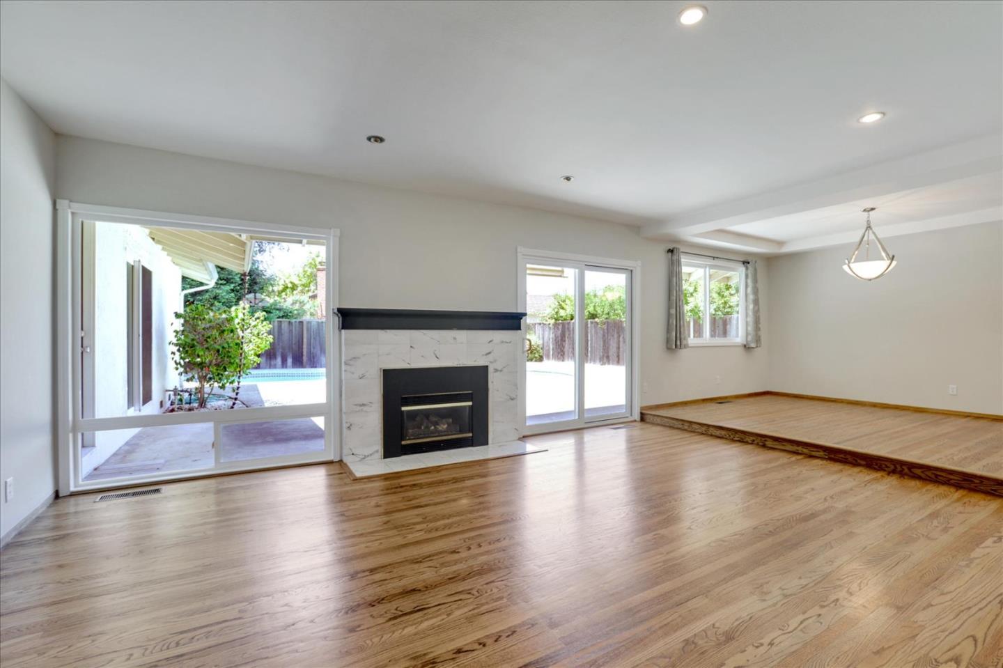 Detail Gallery Image 11 of 50 For 2720 Diericx Dr, Mountain View,  CA 94040 - 4 Beds | 2 Baths