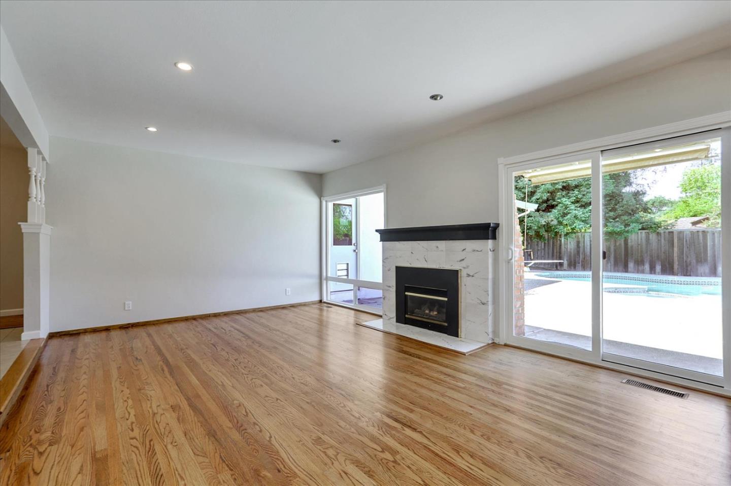 Detail Gallery Image 12 of 50 For 2720 Diericx Dr, Mountain View,  CA 94040 - 4 Beds | 2 Baths