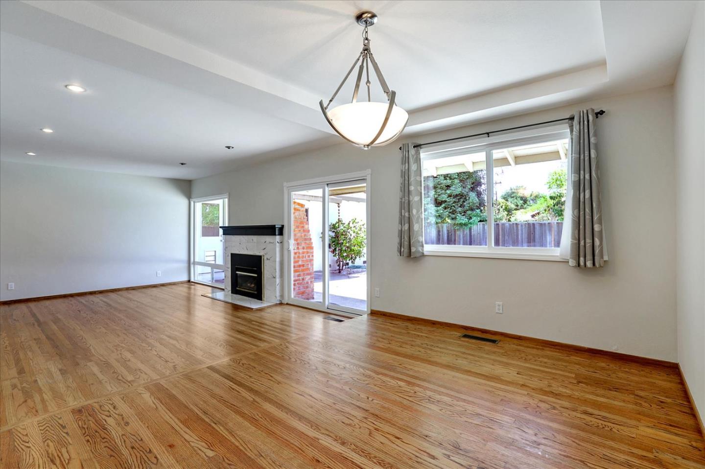 Detail Gallery Image 13 of 50 For 2720 Diericx Dr, Mountain View,  CA 94040 - 4 Beds | 2 Baths