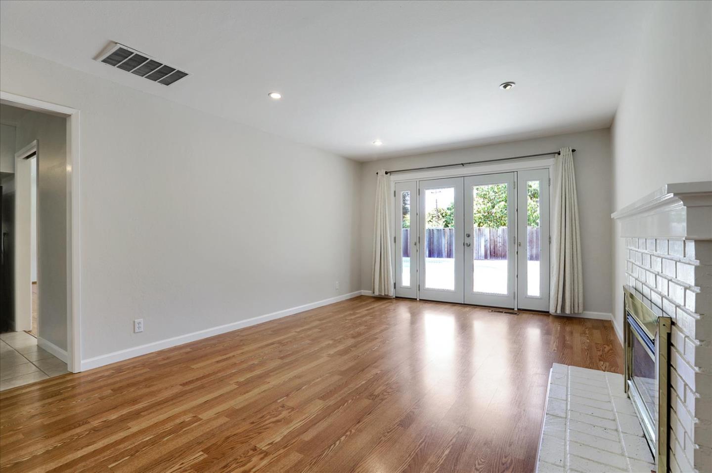 Detail Gallery Image 19 of 50 For 2720 Diericx Dr, Mountain View,  CA 94040 - 4 Beds | 2 Baths