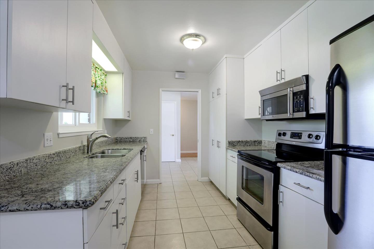 Detail Gallery Image 22 of 50 For 2720 Diericx Dr, Mountain View,  CA 94040 - 4 Beds | 2 Baths