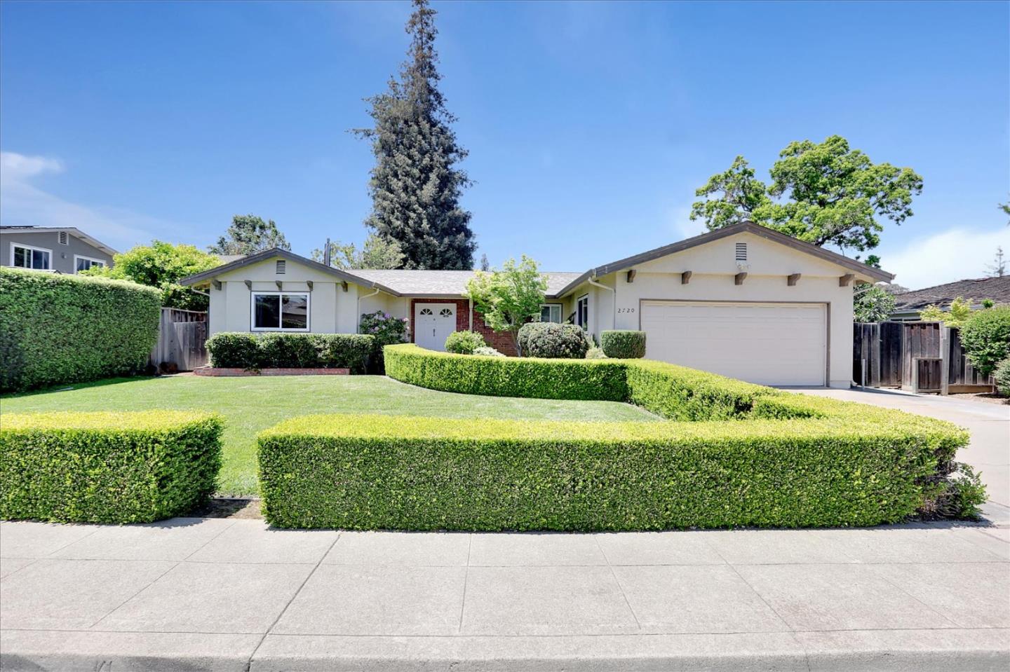 Detail Gallery Image 3 of 50 For 2720 Diericx Dr, Mountain View,  CA 94040 - 4 Beds | 2 Baths