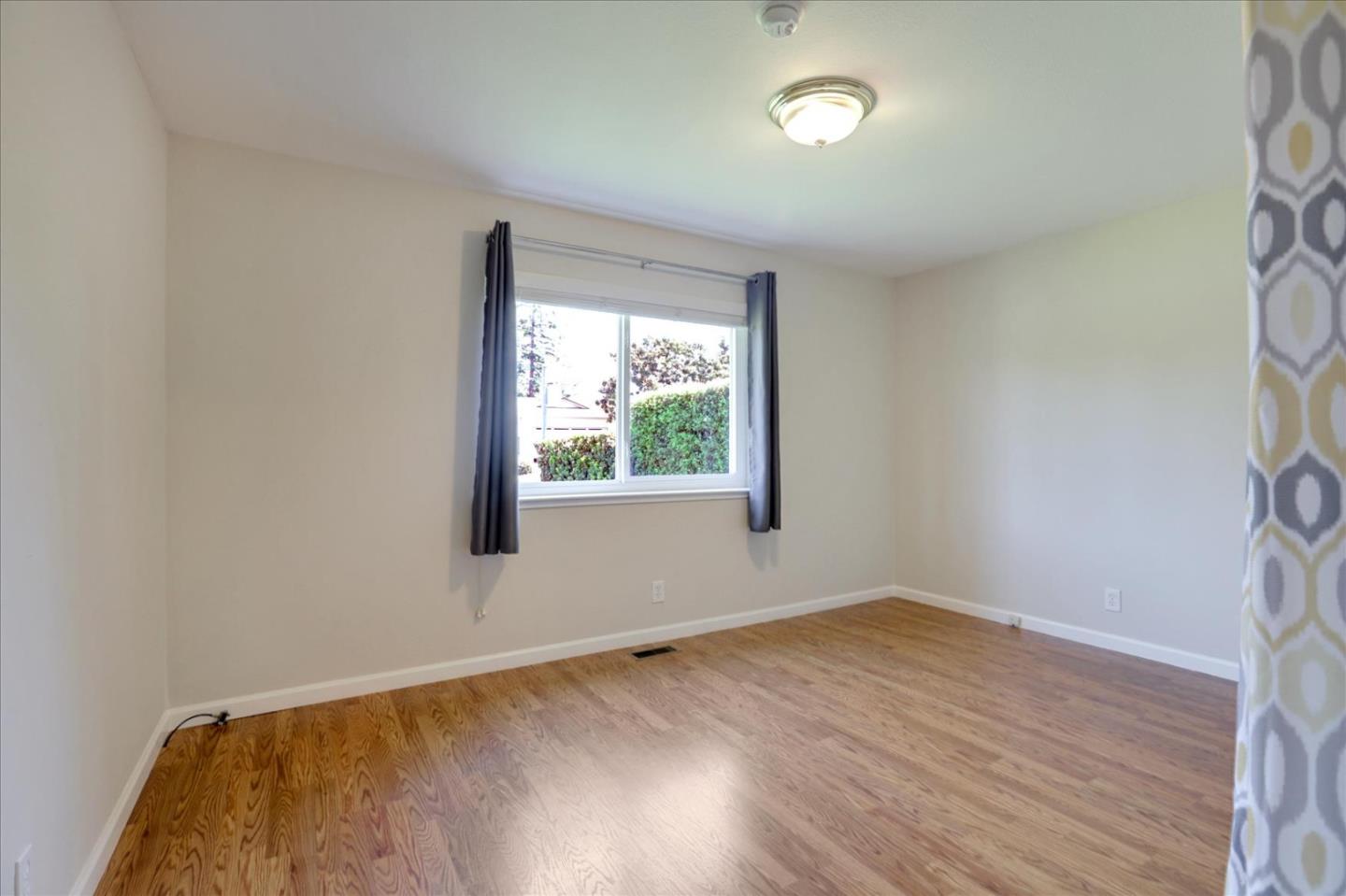 Detail Gallery Image 30 of 50 For 2720 Diericx Dr, Mountain View,  CA 94040 - 4 Beds | 2 Baths