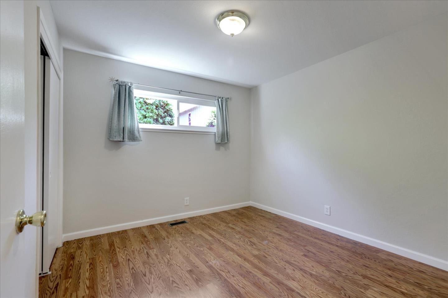 Detail Gallery Image 33 of 50 For 2720 Diericx Dr, Mountain View,  CA 94040 - 4 Beds | 2 Baths