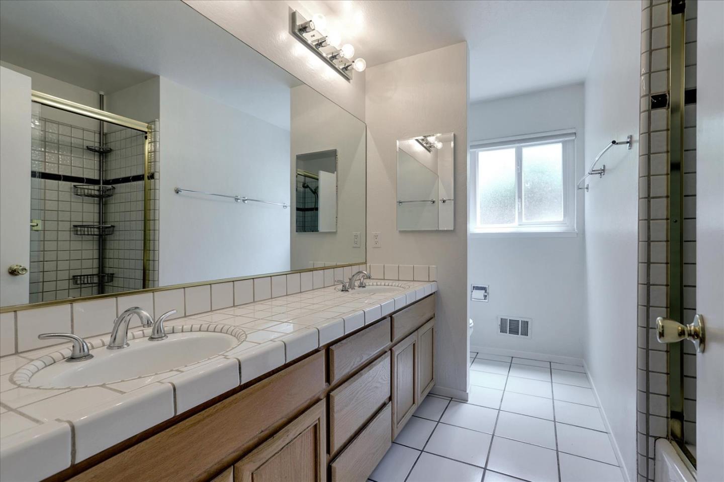 Detail Gallery Image 36 of 50 For 2720 Diericx Dr, Mountain View,  CA 94040 - 4 Beds | 2 Baths
