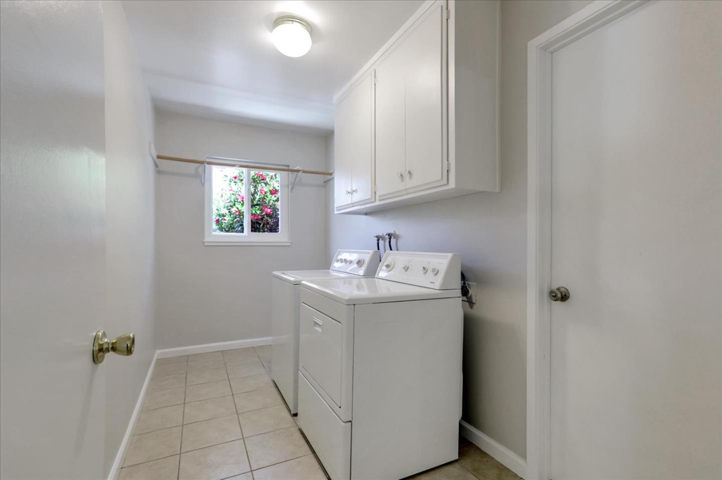 Detail Gallery Image 41 of 50 For 2720 Diericx Dr, Mountain View,  CA 94040 - 4 Beds | 2 Baths