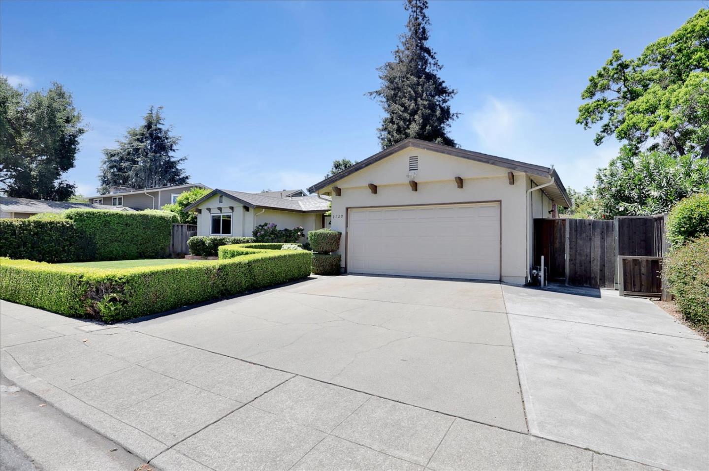 Detail Gallery Image 5 of 50 For 2720 Diericx Dr, Mountain View,  CA 94040 - 4 Beds | 2 Baths