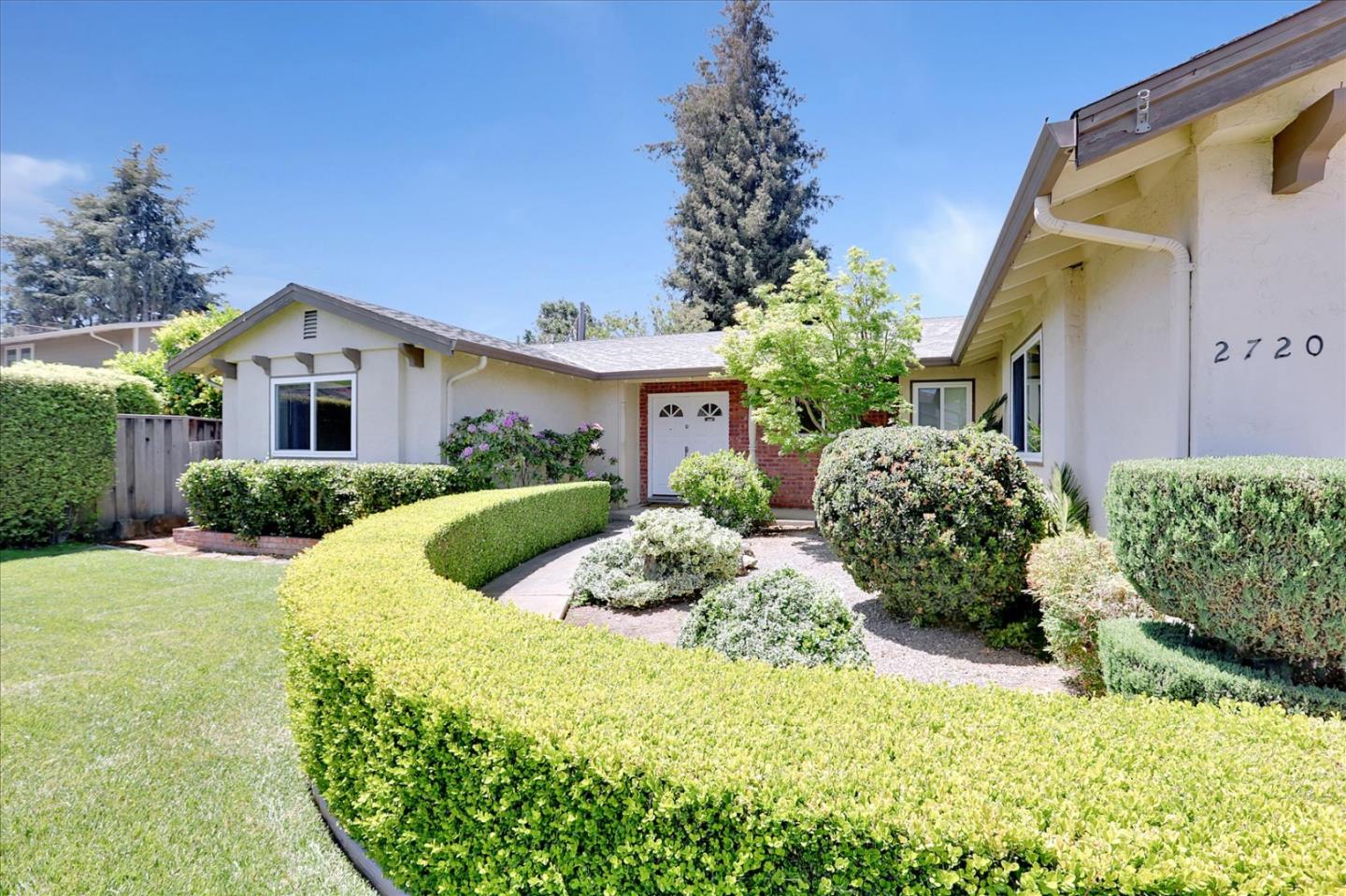 Detail Gallery Image 6 of 50 For 2720 Diericx Dr, Mountain View,  CA 94040 - 4 Beds | 2 Baths