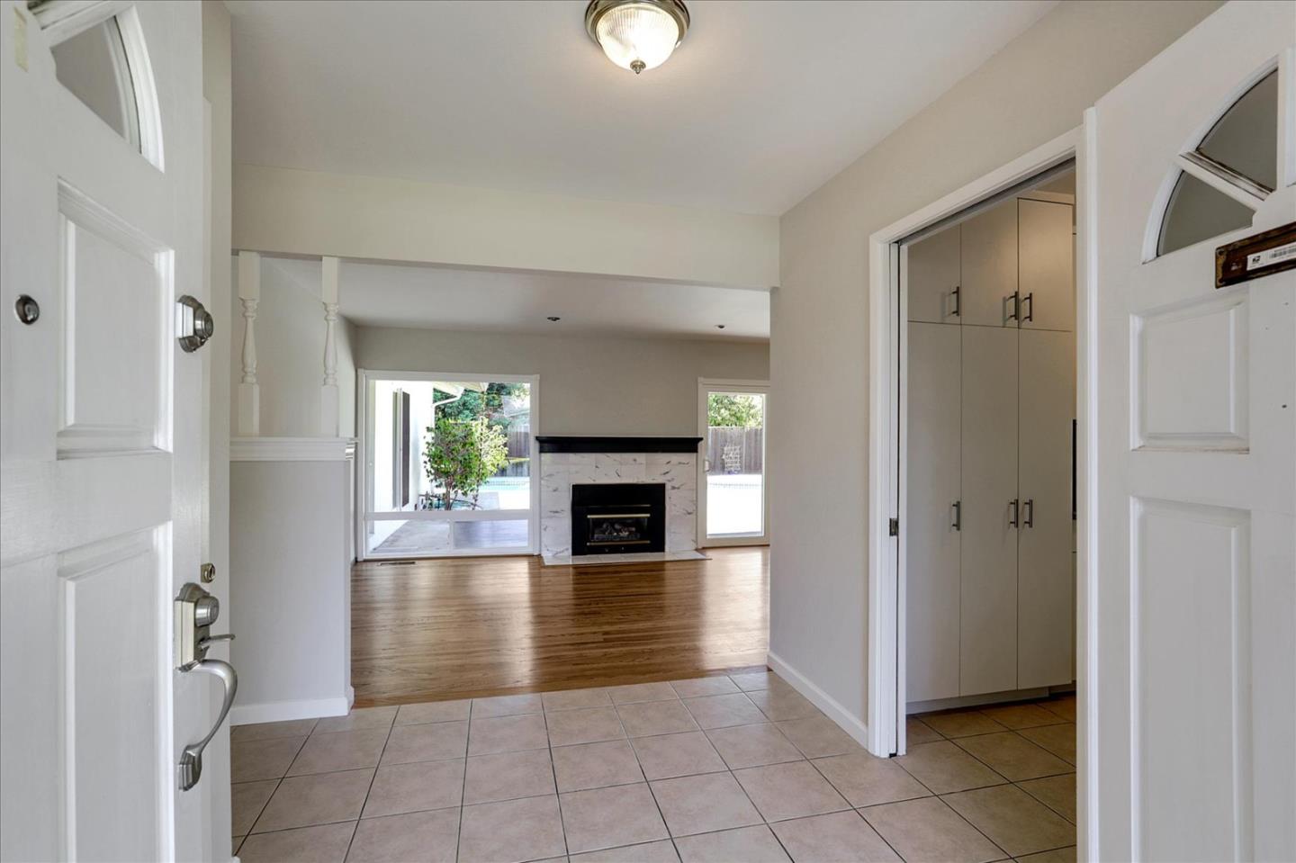Detail Gallery Image 9 of 50 For 2720 Diericx Dr, Mountain View,  CA 94040 - 4 Beds | 2 Baths