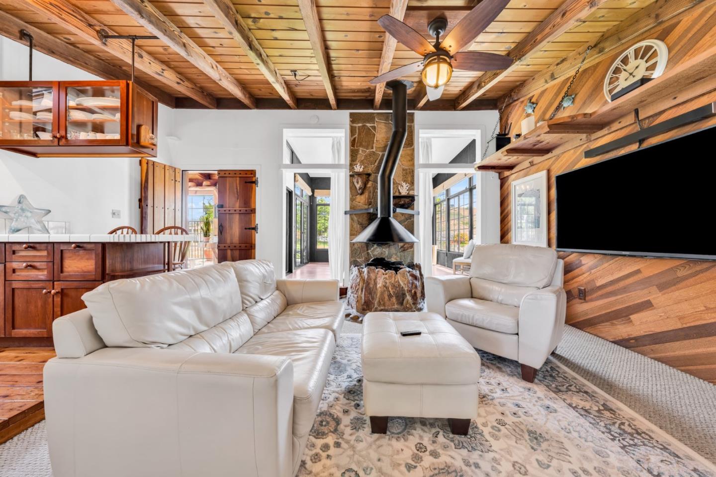 Detail Gallery Image 11 of 75 For 575 Dolores Ave, Half Moon Bay,  CA 94019 - 3 Beds | 3 Baths