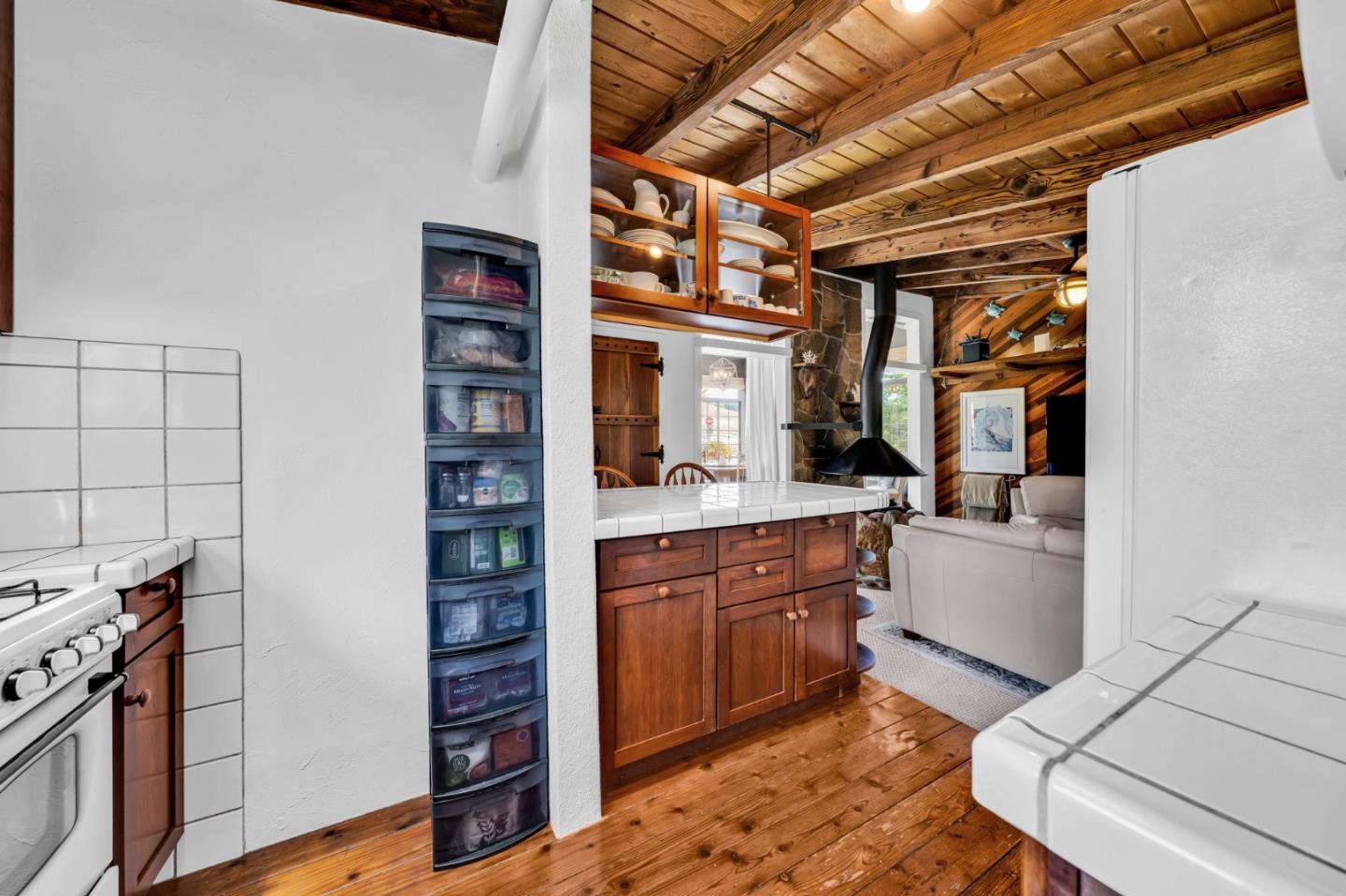 Detail Gallery Image 17 of 75 For 575 Dolores Ave, Half Moon Bay,  CA 94019 - 3 Beds | 3 Baths