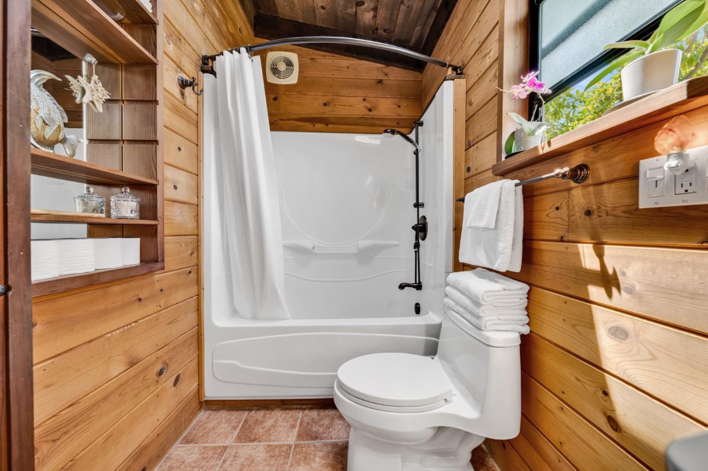 Detail Gallery Image 21 of 75 For 575 Dolores Ave, Half Moon Bay,  CA 94019 - 3 Beds | 3 Baths