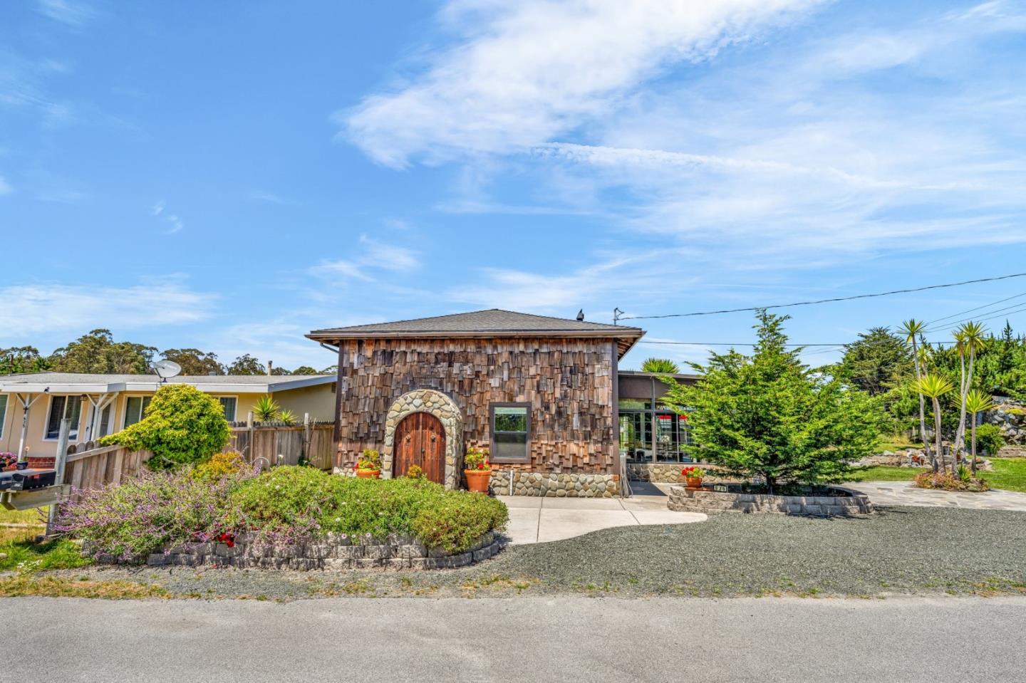 Detail Gallery Image 3 of 75 For 575 Dolores Ave, Half Moon Bay,  CA 94019 - 3 Beds | 3 Baths