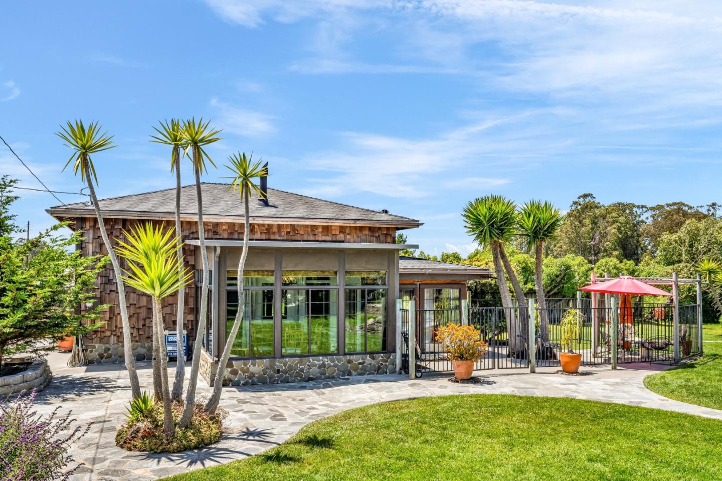 Detail Gallery Image 4 of 75 For 575 Dolores Ave, Half Moon Bay,  CA 94019 - 3 Beds | 3 Baths