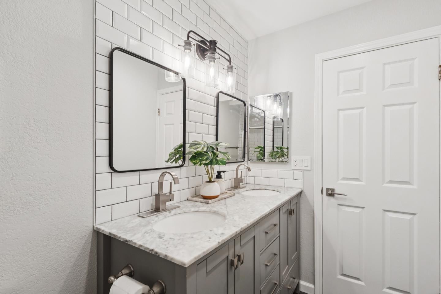 Detail Gallery Image 20 of 28 For 2021 Bridgecastle Ct, San Jose,  CA 95121 - 3 Beds | 2 Baths