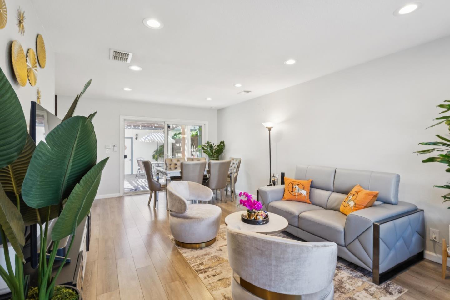 Detail Gallery Image 3 of 28 For 2021 Bridgecastle Ct, San Jose,  CA 95121 - 3 Beds | 2 Baths