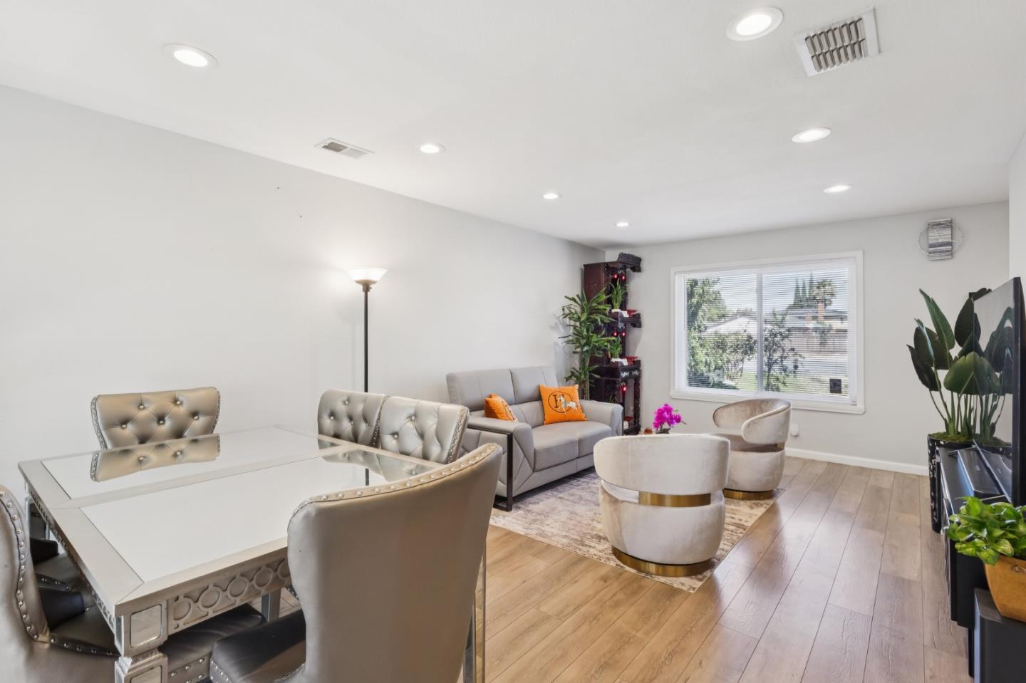 Detail Gallery Image 4 of 28 For 2021 Bridgecastle Ct, San Jose,  CA 95121 - 3 Beds | 2 Baths