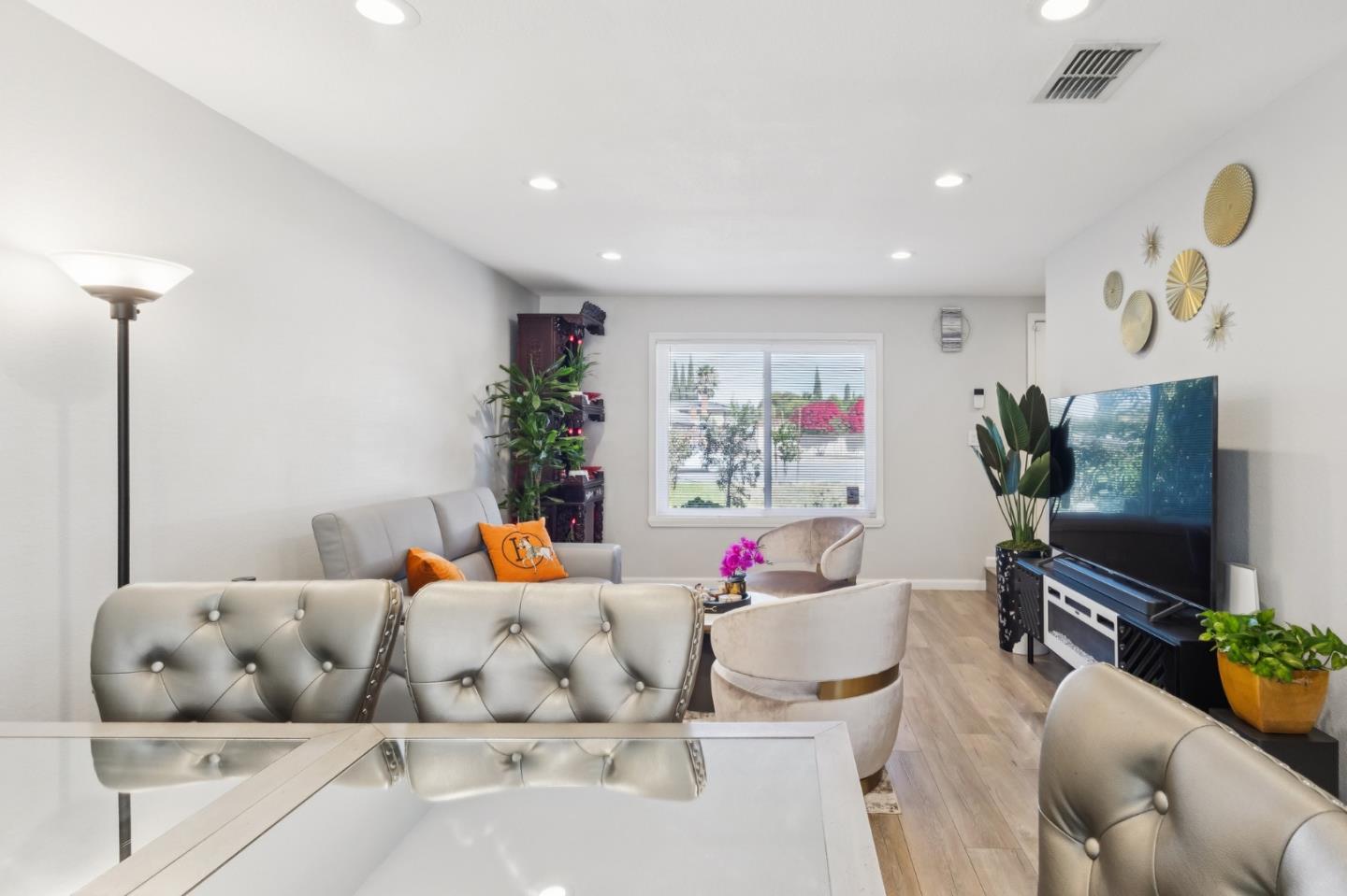 Detail Gallery Image 5 of 28 For 2021 Bridgecastle Ct, San Jose,  CA 95121 - 3 Beds | 2 Baths
