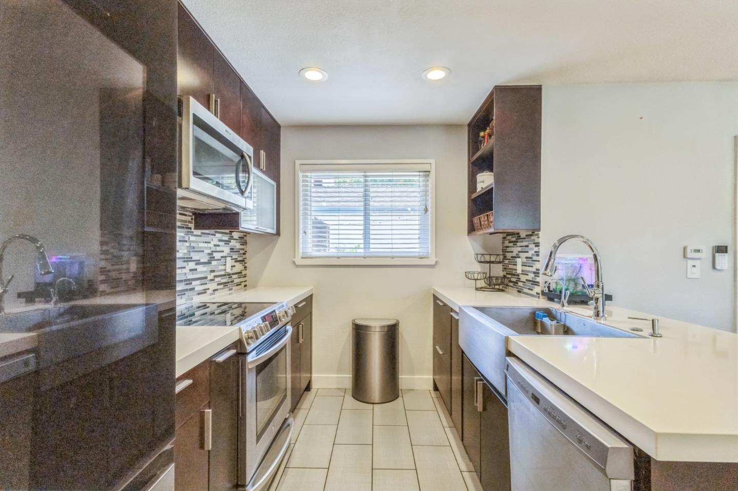 Detail Gallery Image 7 of 28 For 2021 Bridgecastle Ct, San Jose,  CA 95121 - 3 Beds | 2 Baths