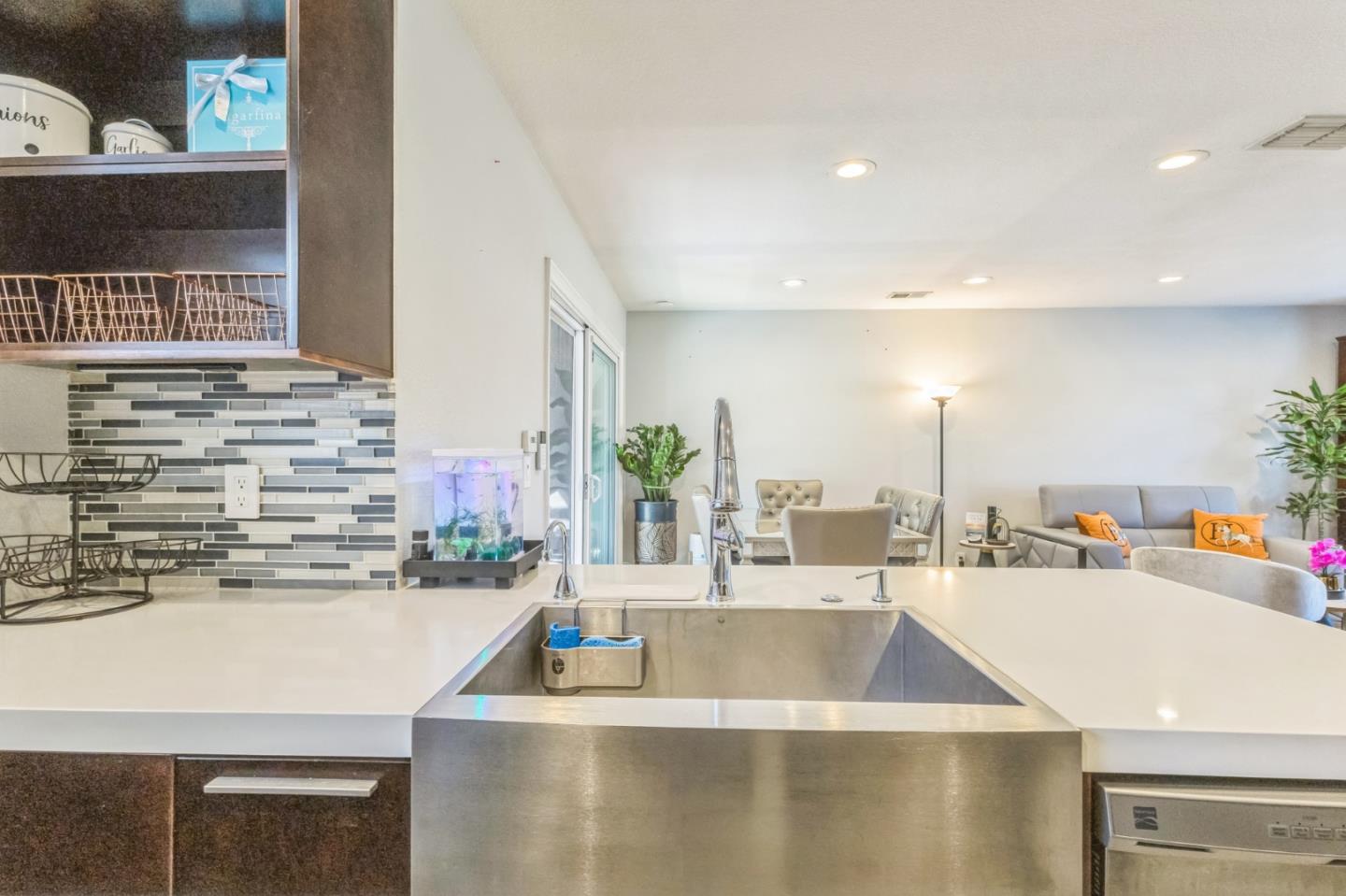 Detail Gallery Image 8 of 28 For 2021 Bridgecastle Ct, San Jose,  CA 95121 - 3 Beds | 2 Baths
