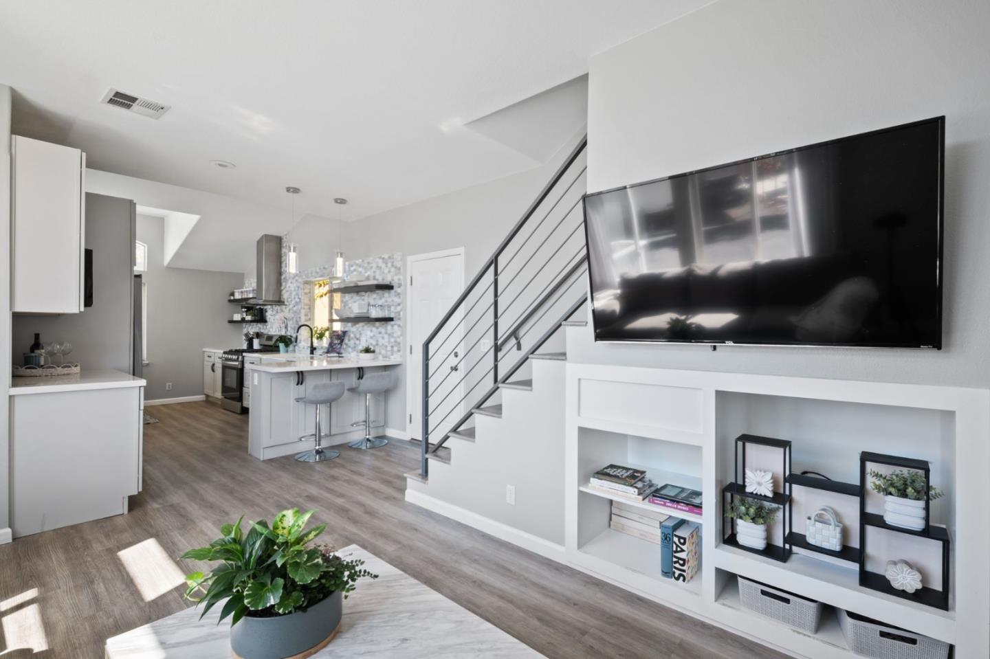 Detail Gallery Image 4 of 29 For 5450 Monterey 54a,  San Jose,  CA 95111 - 3 Beds | 2 Baths