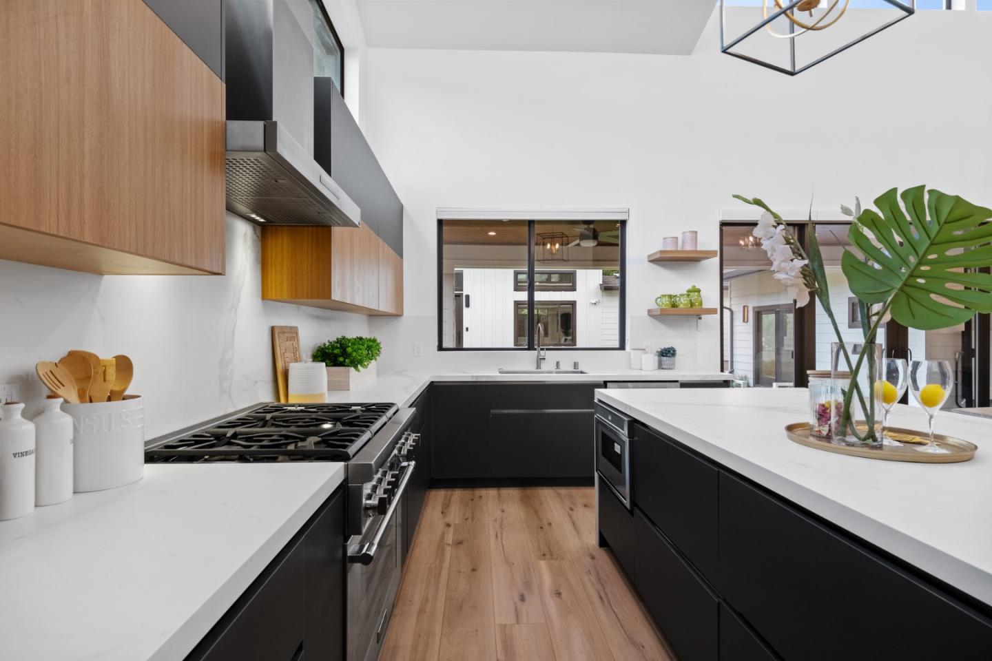 Detail Gallery Image 17 of 49 For 15729 Linda Ave, Los Gatos,  CA 95032 - 4 Beds | 3/1 Baths