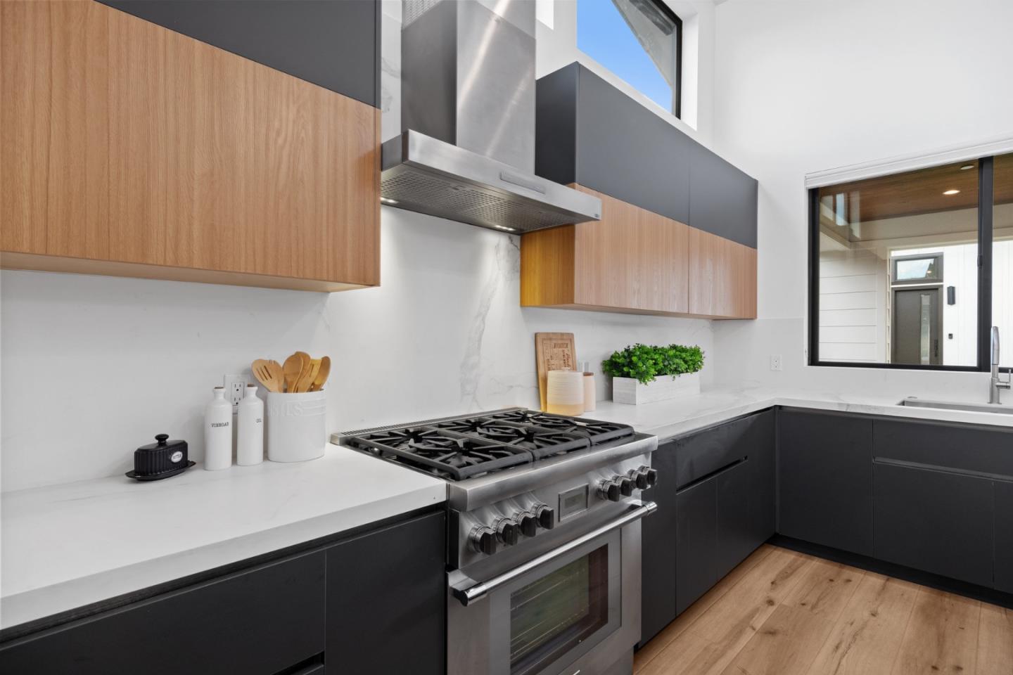 Detail Gallery Image 18 of 49 For 15729 Linda Ave, Los Gatos,  CA 95032 - 4 Beds | 3/1 Baths