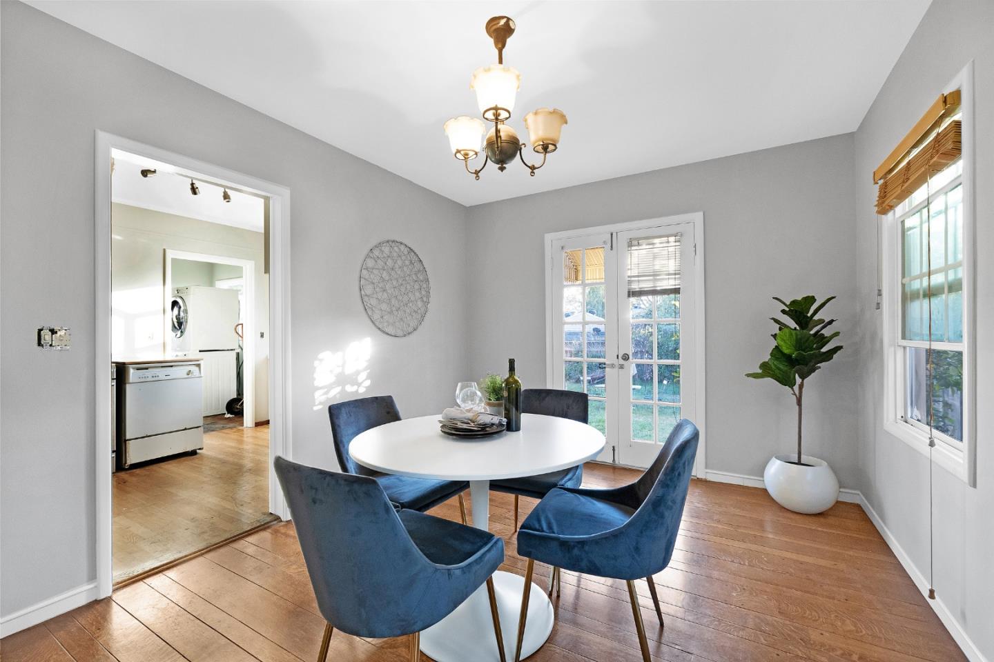 Detail Gallery Image 11 of 31 For 162 Covington St, Oakland,  CA 94605 - 2 Beds | 1 Baths