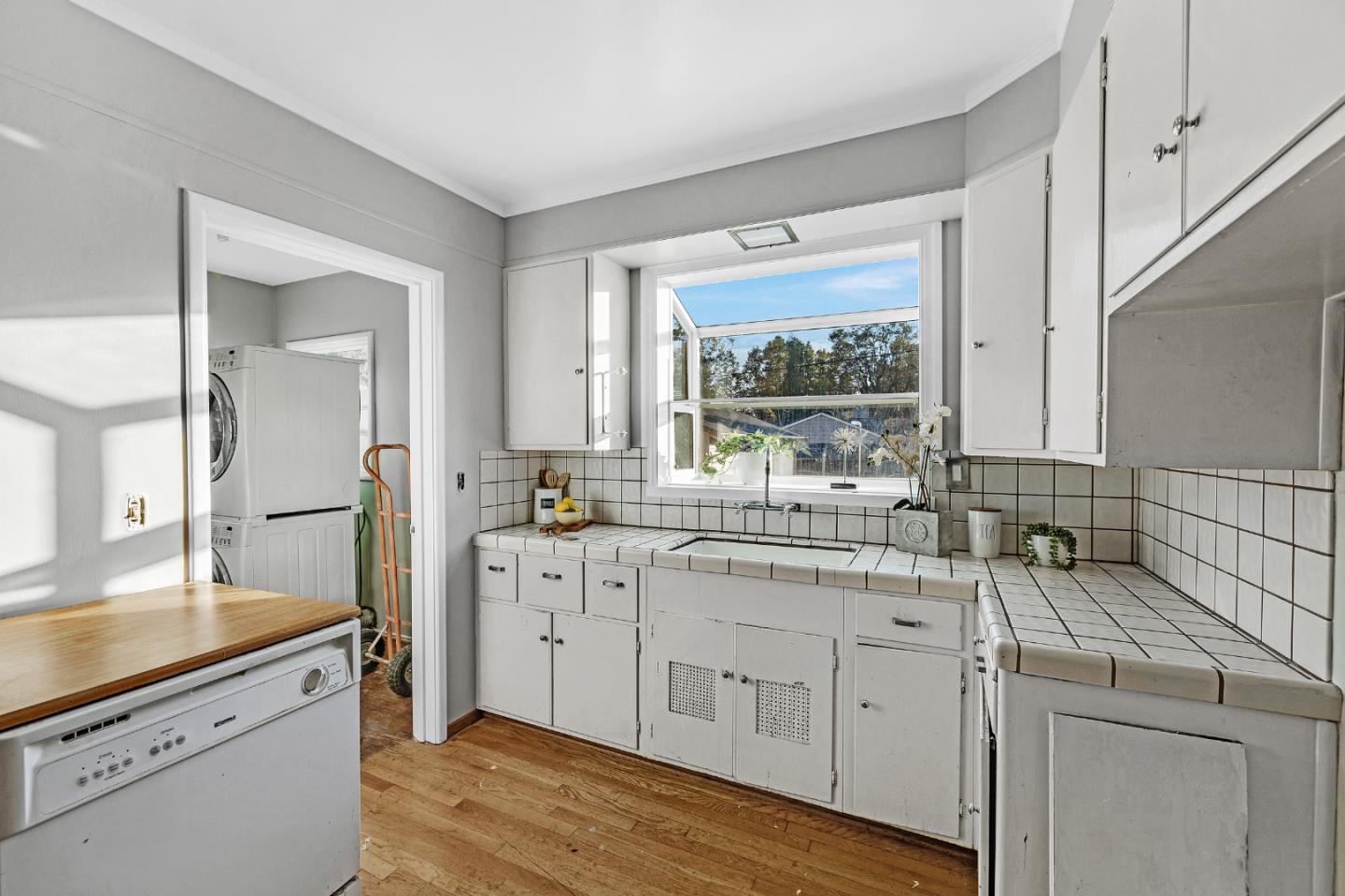 Detail Gallery Image 12 of 31 For 162 Covington St, Oakland,  CA 94605 - 2 Beds | 1 Baths