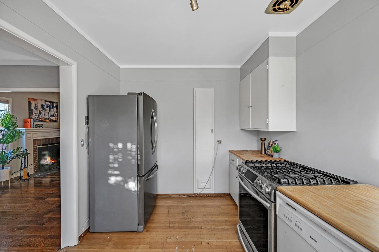 Detail Gallery Image 14 of 31 For 162 Covington St, Oakland,  CA 94605 - 2 Beds | 1 Baths